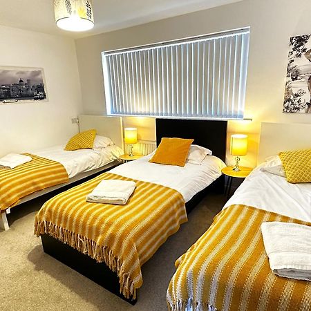 Kennedy Villa - 5 Bedroom House With Hot Tub, Wifi, Free Parkings, Close To Bicester Village ภายนอก รูปภาพ