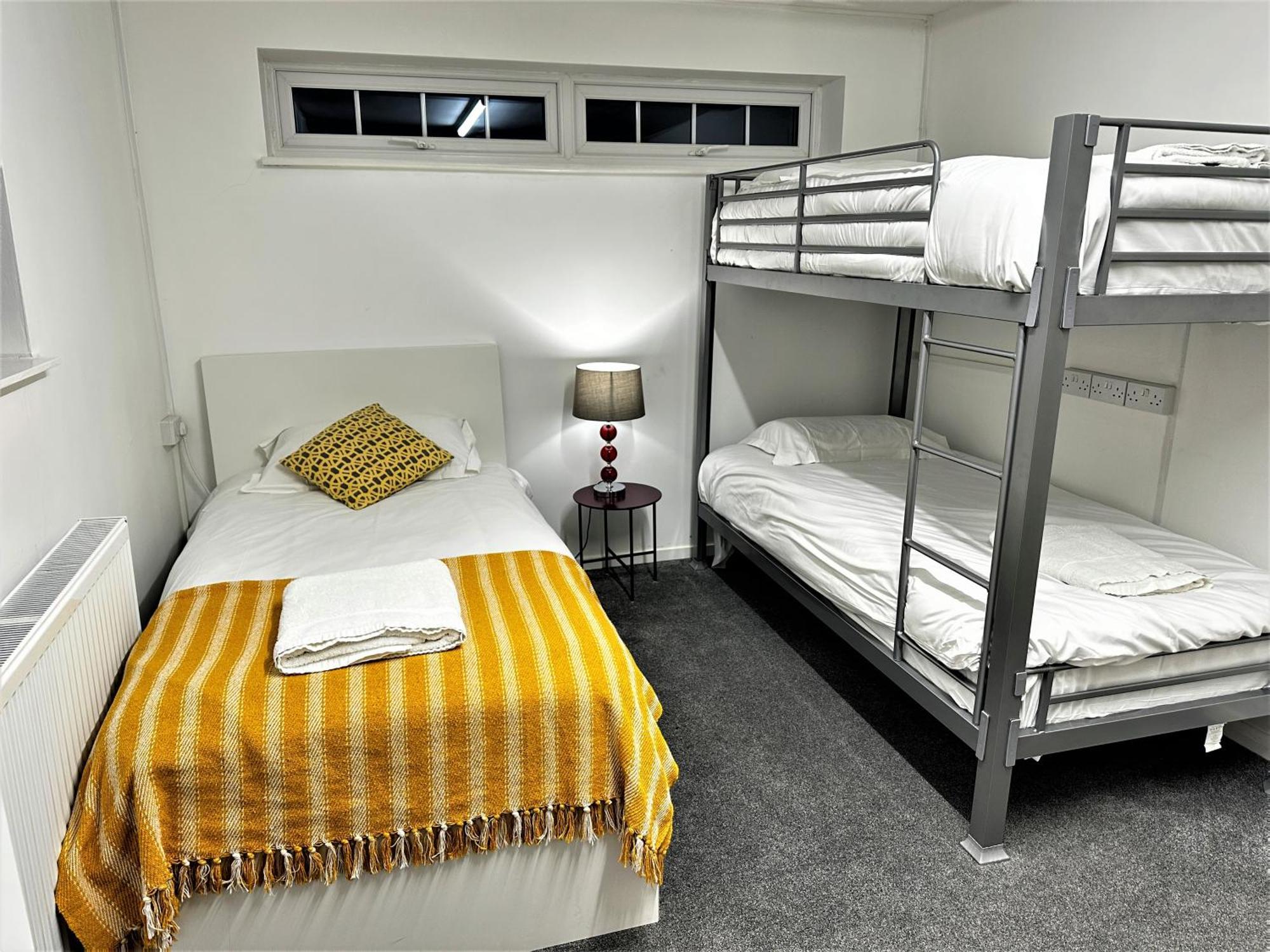Kennedy Villa - 5 Bedroom House With Hot Tub, Wifi, Free Parkings, Close To Bicester Village ภายนอก รูปภาพ