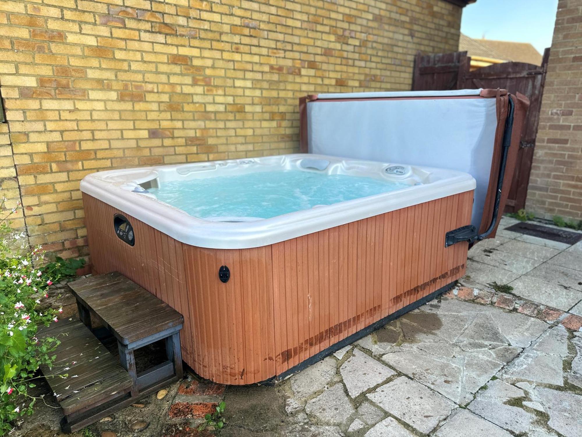 Kennedy Villa - 5 Bedroom House With Hot Tub, Wifi, Free Parkings, Close To Bicester Village ภายนอก รูปภาพ