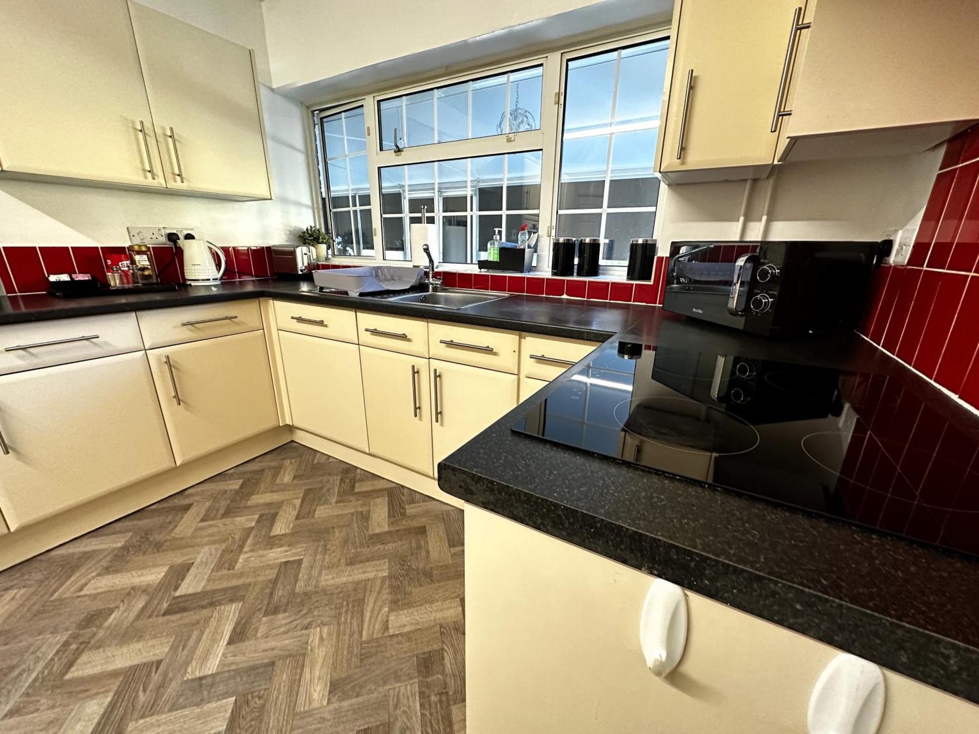 Kennedy Villa - 5 Bedroom House With Hot Tub, Wifi, Free Parkings, Close To Bicester Village ภายนอก รูปภาพ