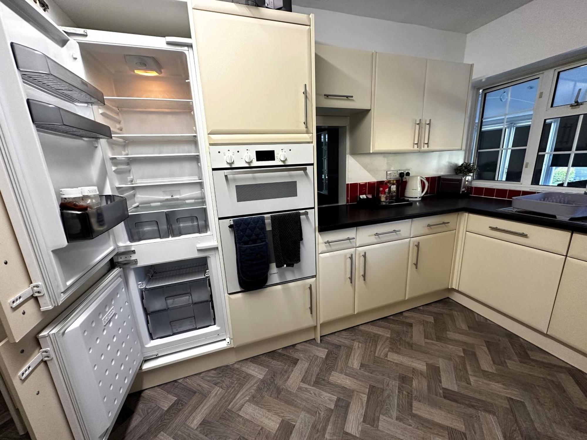 Kennedy Villa - 5 Bedroom House With Hot Tub, Wifi, Free Parkings, Close To Bicester Village ภายนอก รูปภาพ