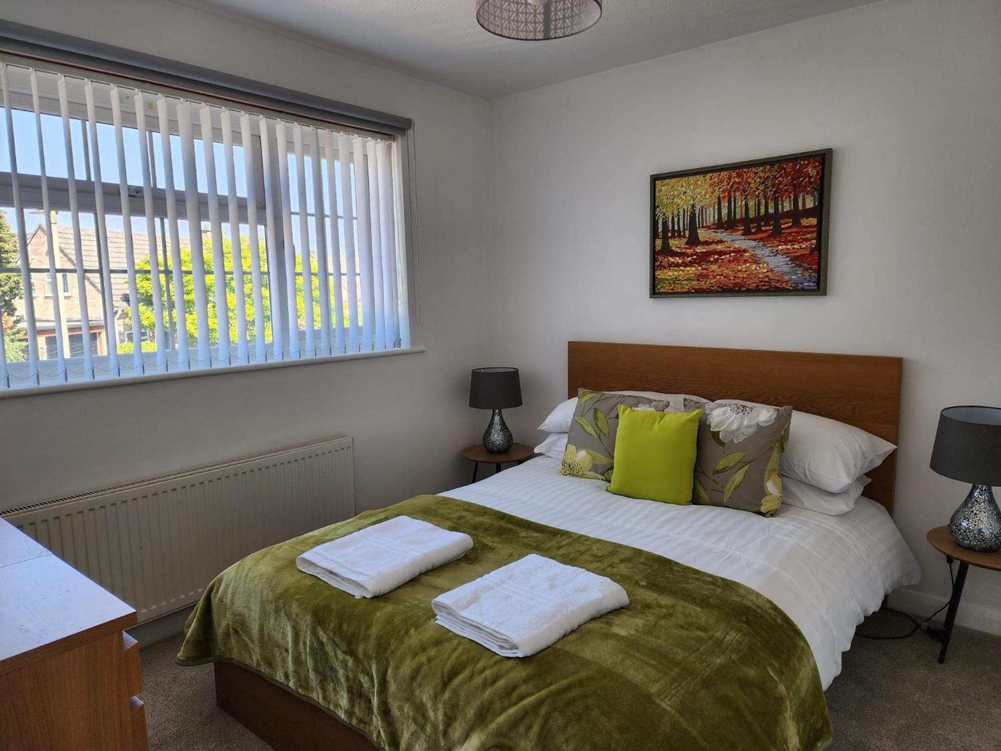Kennedy Villa - 5 Bedroom House With Hot Tub, Wifi, Free Parkings, Close To Bicester Village ภายนอก รูปภาพ
