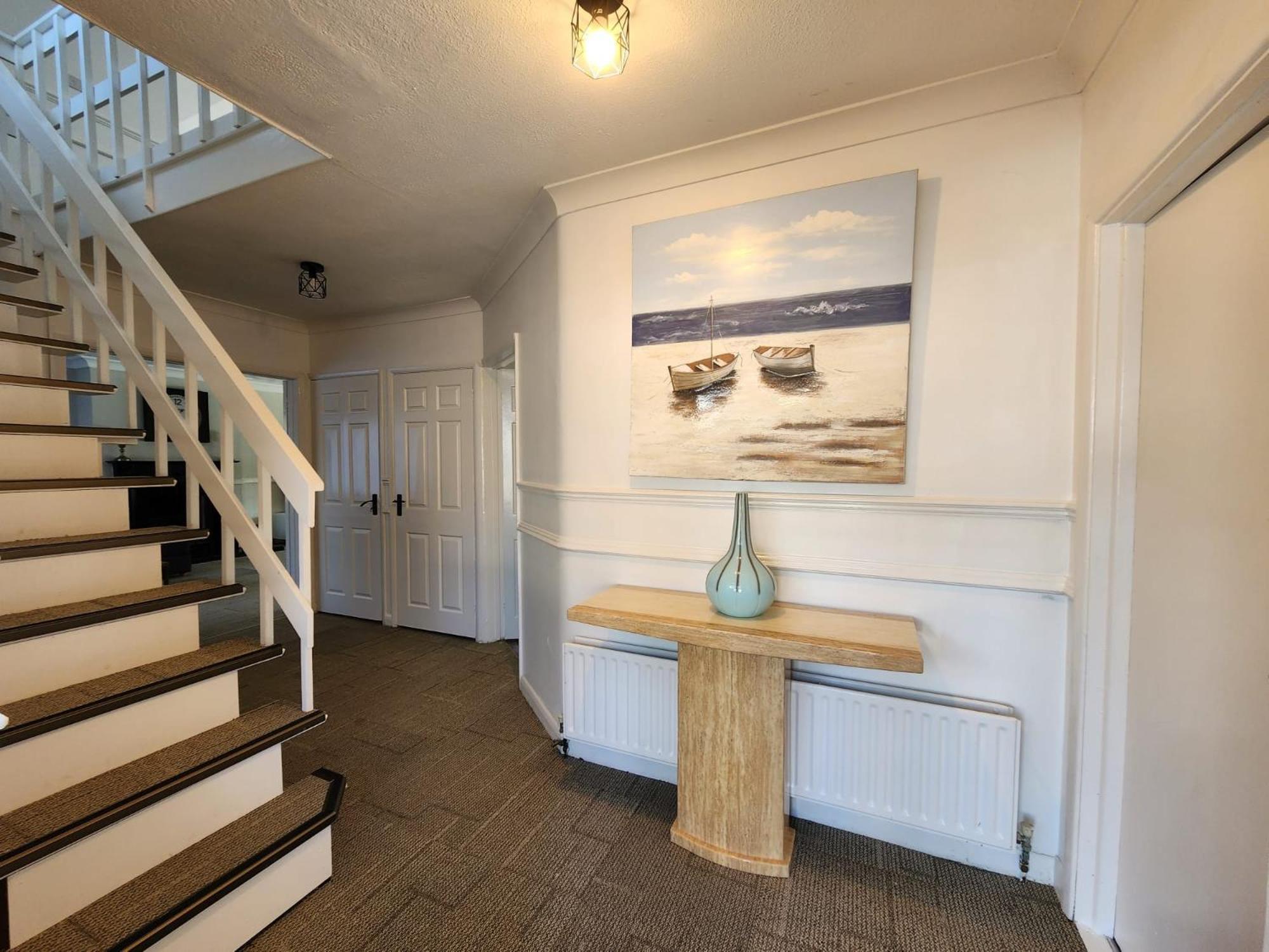 Kennedy Villa - 5 Bedroom House With Hot Tub, Wifi, Free Parkings, Close To Bicester Village ภายนอก รูปภาพ