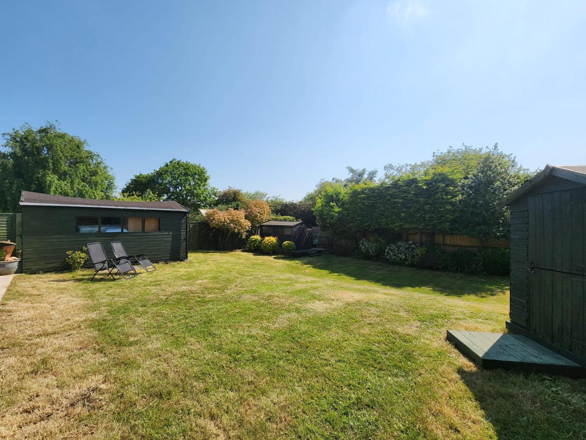 Kennedy Villa - 5 Bedroom House With Hot Tub, Wifi, Free Parkings, Close To Bicester Village ภายนอก รูปภาพ