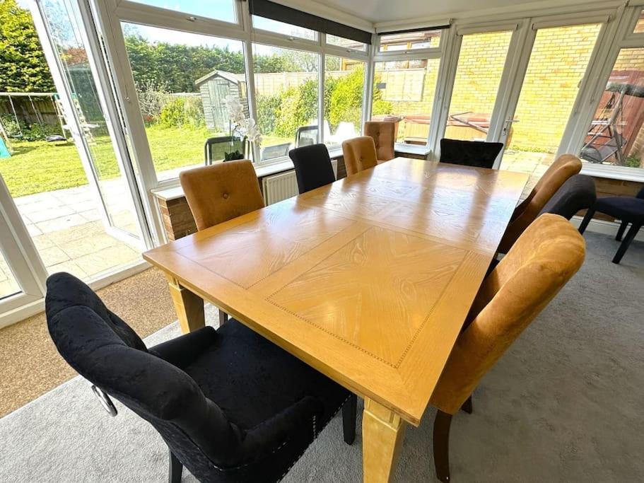 Kennedy Villa - 5 Bedroom House With Hot Tub, Wifi, Free Parkings, Close To Bicester Village ภายนอก รูปภาพ